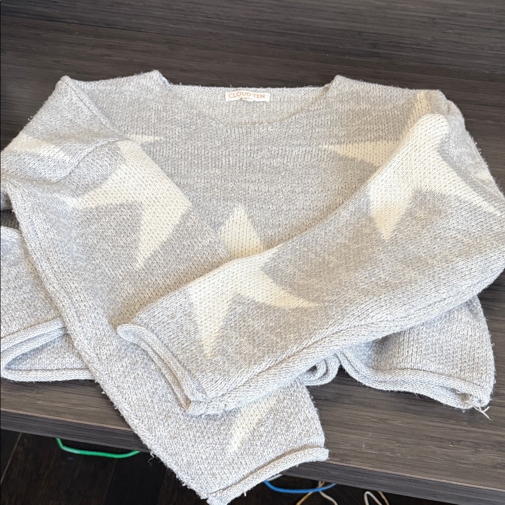 Cloud Ten Women's Gray Star Pattern Sweater